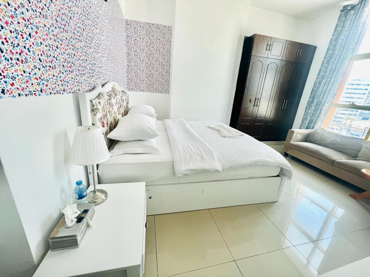 Private Room In 2Br Apartment Dubai Luaran gambar